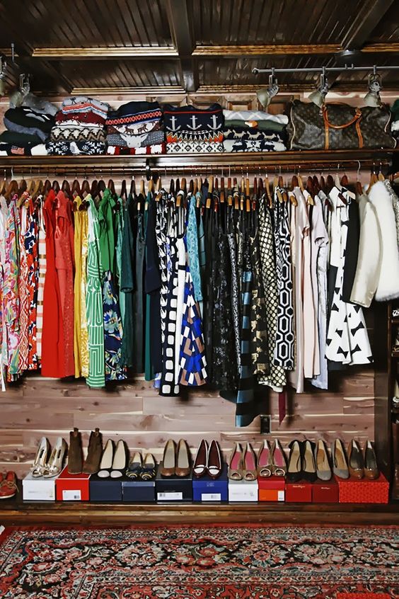 organising your clothes by color is a useful way of making your closet more easily accessible 